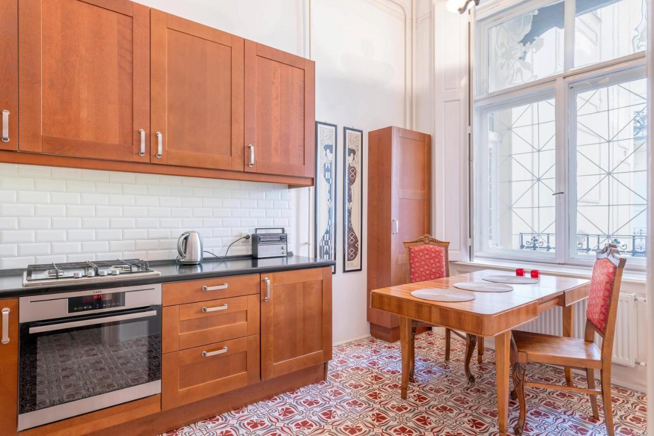 Appartement Stunning spacious art nouveau apart , grand piano à Budapest Extérieur photo